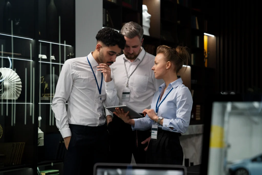 medium-shot-people-working-together-office